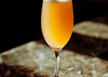 Peach Bellini cocktail