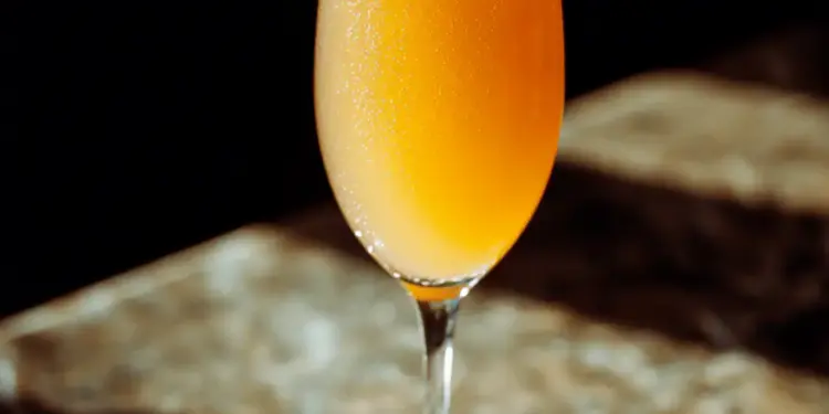 Peach Bellini cocktail