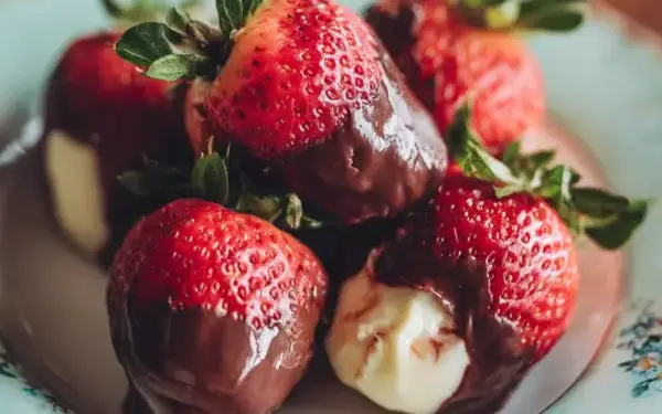 cheesecake-stuffed chocolate-covered strawberries