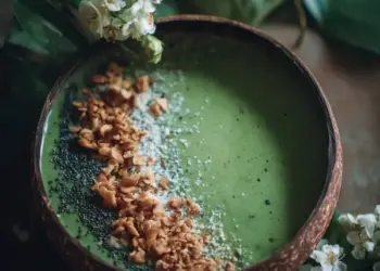 green smoothie bowl for earth day