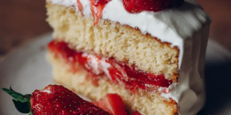 homemade strawberry cake from scratch
