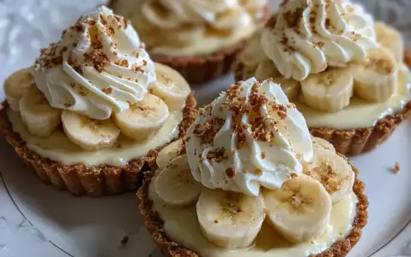 no-bake mini banana cream pies