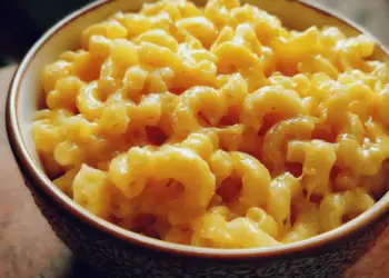 oven-baked macaroni and cheese