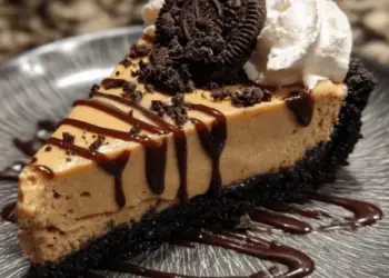 peanut butter pie with Oreo crust