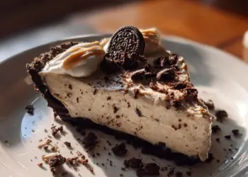 peanut butter pie with Oreo crust