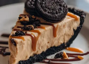 peanut butter pie with Oreo crust