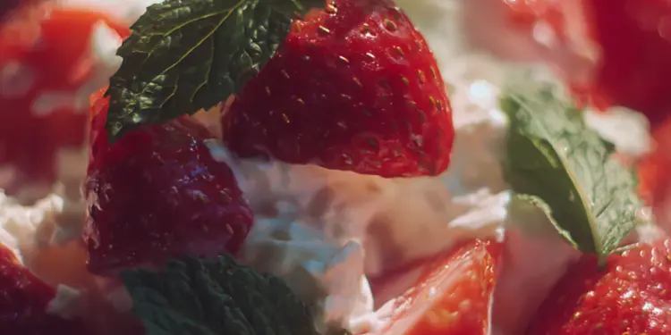 refreshing strawberry crackle salad