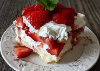 strawberry poke cake
